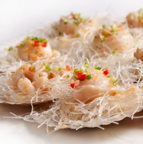 Cooked Fan Scallop with Rice Noodle and Green Onion