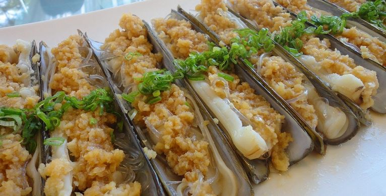 Chinese Steam Razor Clams with Sizzling Garlic Recipe